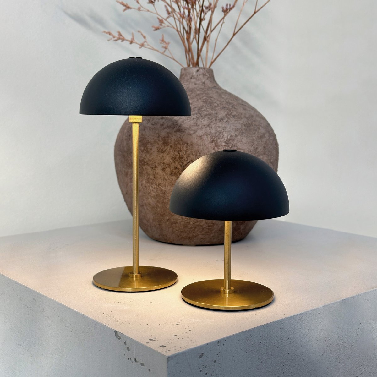 Along set 20cm Schwarz tragbare Von Dyberg Larsen - Die Along Mini-Tischleuchten mit integrierter LED- und Touch-Technologie vereinen zeitloses Design und Harmonie.