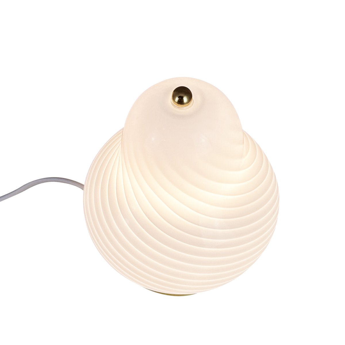 Lucy 20cm Weiß tischlampe Von Dyberg Larsen - Mit ihrem eleganten Design und dem angenehmen Licht ist Lucy die ideale Wahl für alle, die Funktionalität und stilvolles Design vereinen möchten.