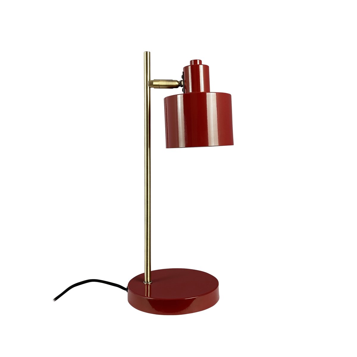 Ocean 43cm ROT schreibtischlampe Von Dyberg Larsen - Med sin retrostil och moderna inslag &auml;r den en stilfull inredningsdetalj som passar perfekt i sovrummet eller som indirekt ljusk&auml;lla i vardagsrummet.