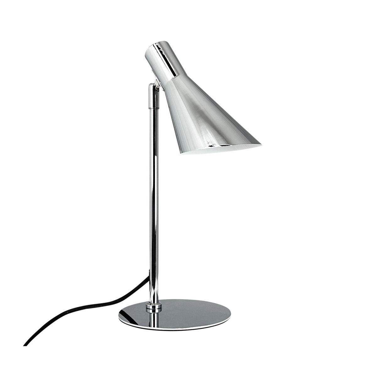 DL12 Mini 40cm Chrom schreibtischlampe Von Dyberg Larsen - Ihr Schirm ist dreh- und neigbar, sodass Sie das Licht ganz einfach nach Bedarf ausrichten können.