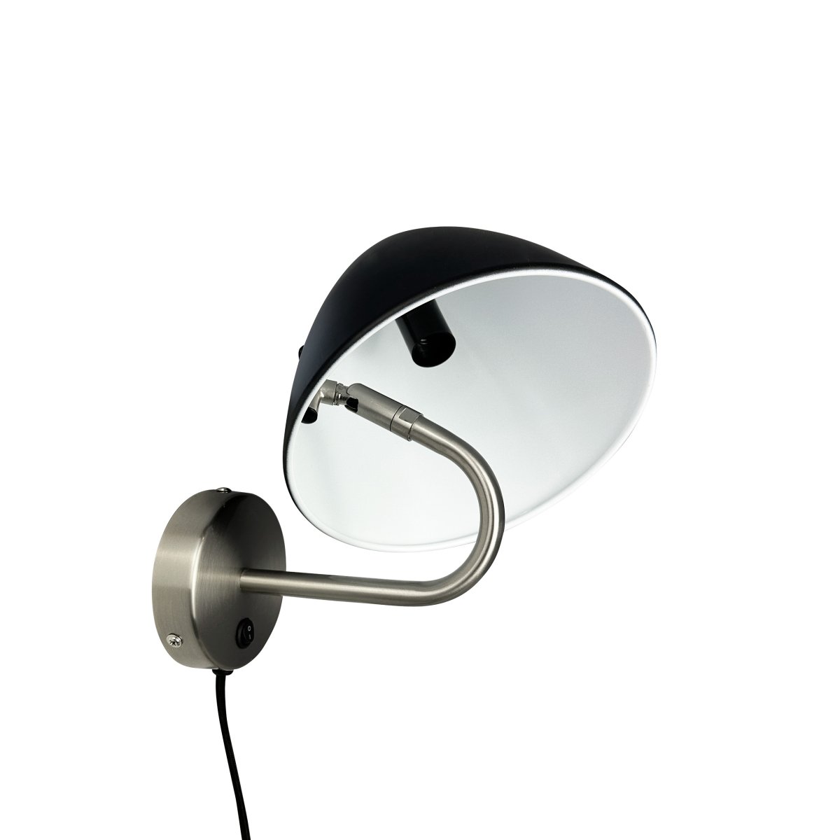 Oulu Ø20 Gebürsteter Stahl wandlampe Von Dyberg Larsen - Der Schirm ist verstellbar und ermöglicht es, das Licht einfach auszurichten und eine angenehme Atmosphäre zu schaffen.