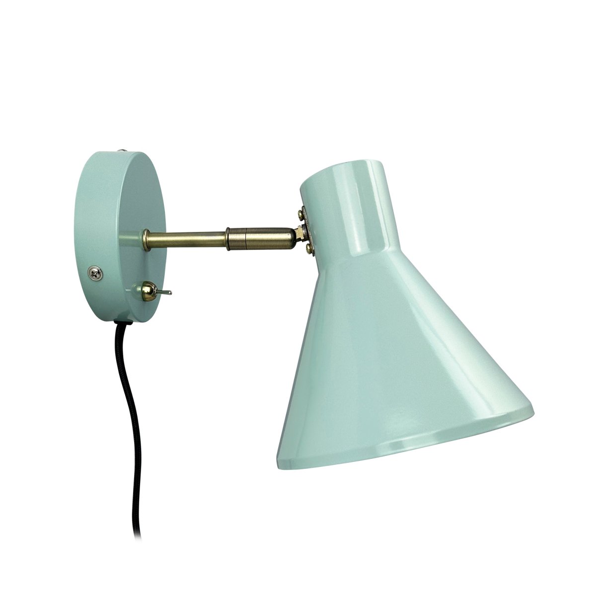 Sleep Glänzende Minze leselampe Von Dyberg Larsen - Die mintgr&uuml;ne Farbe schafft eine sch&ouml;ne Atmosph&auml;re, w&auml;hrend die antiken Messingdetails f&uuml;r ein zus&auml;tzliches Ma&szlig; an Eleganz sorgen.