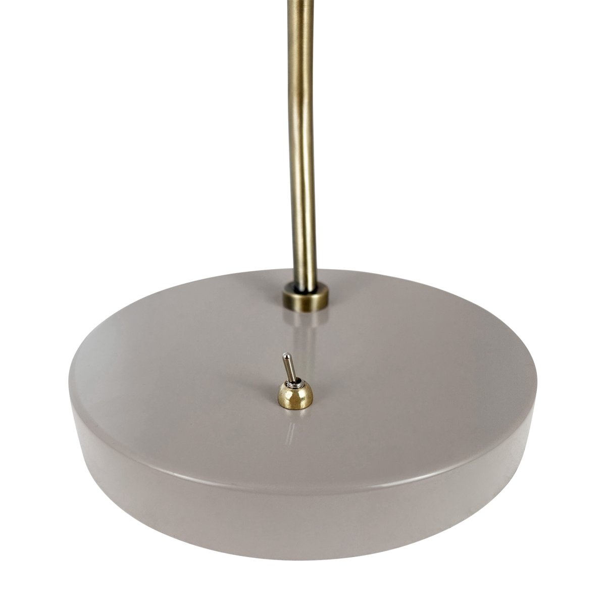 Sleep 43cm Glänzendes Beige schreibtischlampe Von Dyberg Larsen - Diese Tischleuchte vereint schlichte Linien und Funktion, um ein beruhigendes und angenehmes Licht in Ihrer Umgebung zu erzeugen.