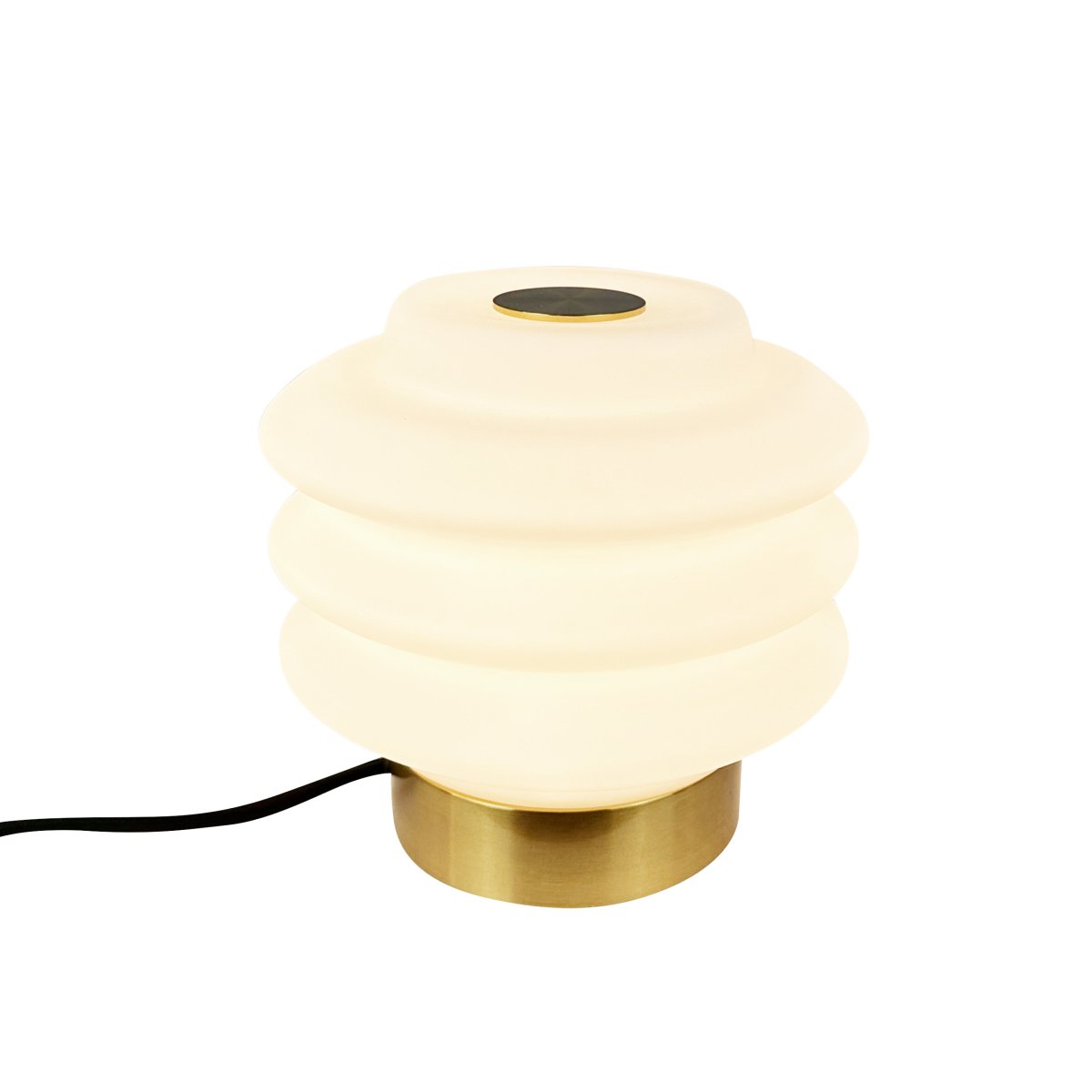 Diva 15cm Messing tischlampe Von Dyberg Larsen - Den elegant designade Diva bordslampan i m&auml;ssing ger en sofistikerad touch till varje hem och &auml;r ett konstverk som tillf&ouml;r liv och sk&ouml;nhet till rummet.