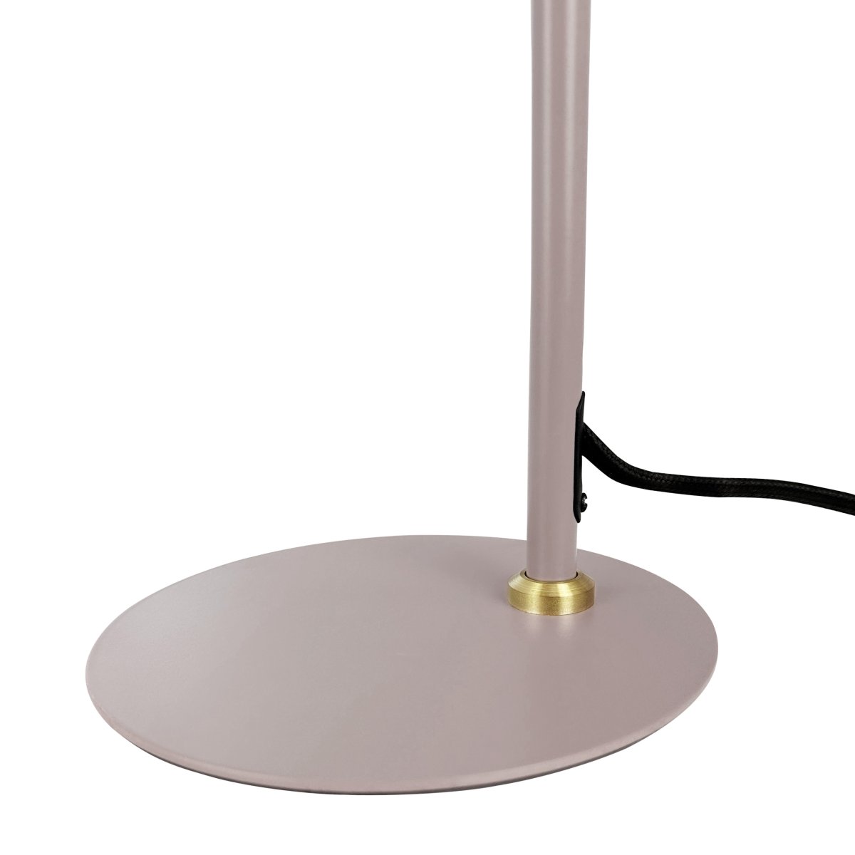 DL12 Mini 40cm Beige schreibtischlampe Von Dyberg Larsen - Ihr Schirm ist dreh- und neigbar, sodass Sie das Licht ganz einfach nach Bedarf ausrichten können.
