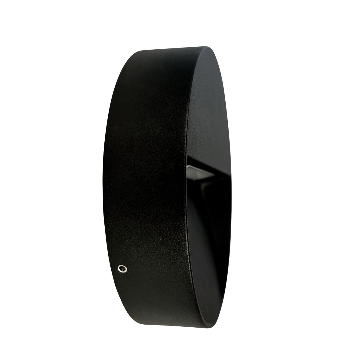 Pluto Schwarz außenlampe Von Dyberg Larsen - Als Teil des dänischen Designs sorgt die Außenbeleuchtung Pluto nicht nur für eine ästhetische Aufwertung, sondern trägt auch zu mehr Sicherheit bei, indem sie die Sichtbarkeit rund um das Haus verbessert.