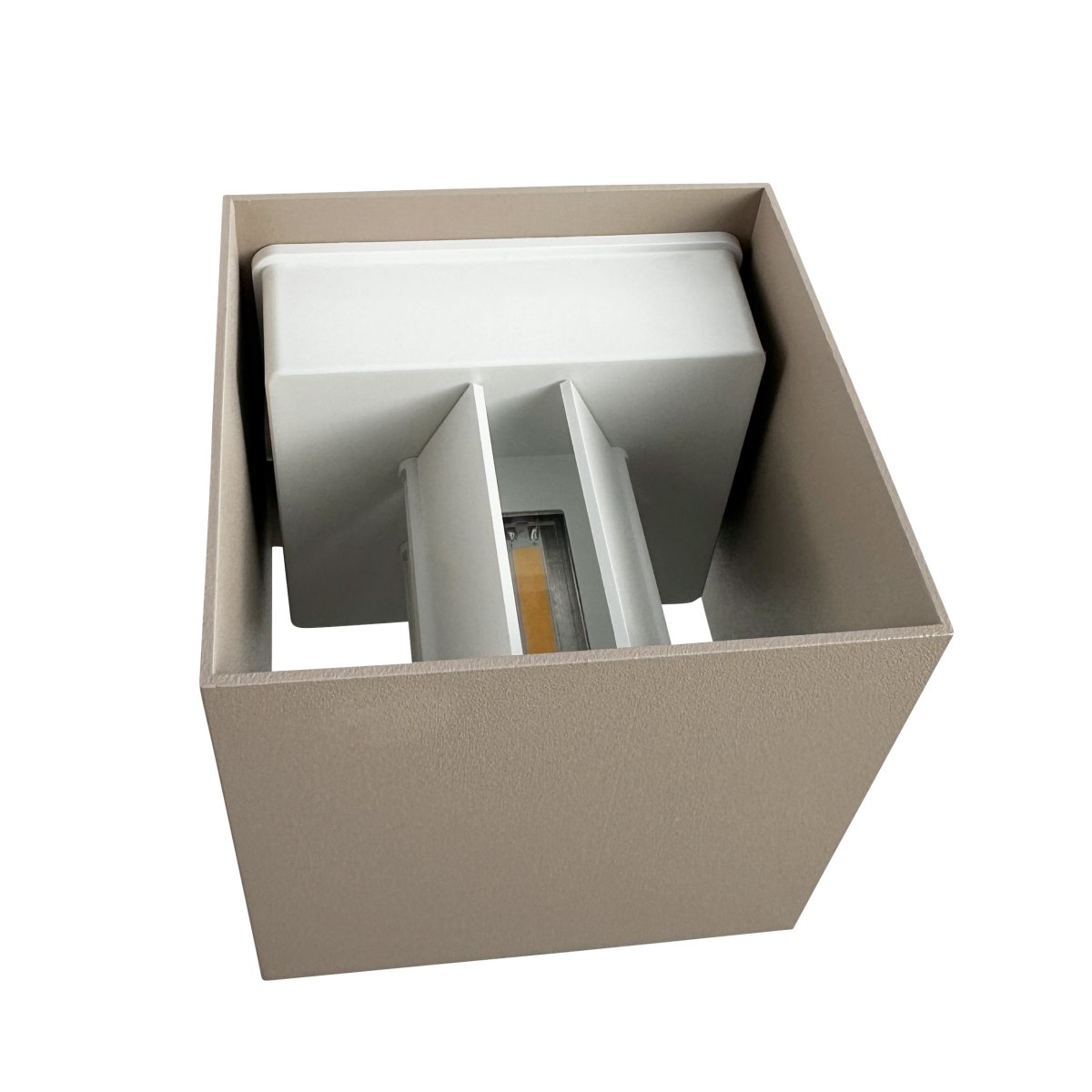 Venus 10cm Beige wandlampe Von Dyberg Larsen - Venus bietet einstellbares Licht, mit dem Sie die Beleuchtung an Ihre Bedürfnisse anpassen können, egal ob Sie mehr Licht nach oben oder unten wünschen.