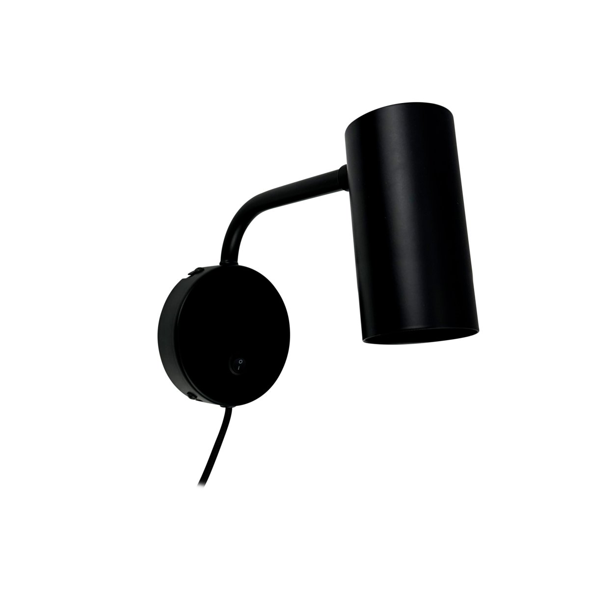 Skagerrak Schwarz leselampe Von Dyberg Larsen - Die Lampe besteht aus robustem Metall mit schwarzem Finish und ist für den Innenbereich konzipiert.