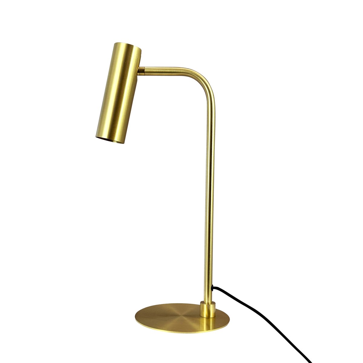 Skagerrak 50cm Messing schreibtischlampe Von Dyberg Larsen - Der elegante Ausdruck der Lampe und der Fokus auf ihre Qualit&auml;t machen sie zu einer perfekten Erg&auml;nzung f&uuml;r jeden Raum, unabh&auml;ngig davon, ob die Einrichtung modern oder klassisch ist.