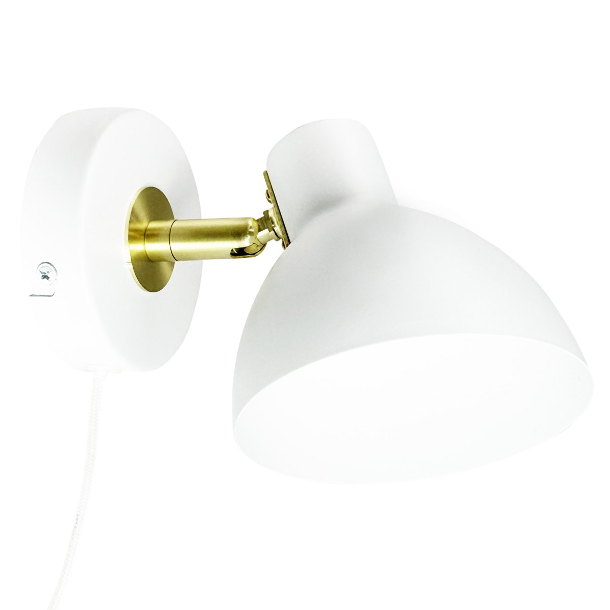 Lilje Weiß leselampe Von Dyberg Larsen - Den justerbara sk&auml;rmen kan b&aring;de lutas och vridas, vilket g&ouml;r det enkelt att anpassa ljuset efter behov och skapa r&auml;tt st&auml;mning i rummet.