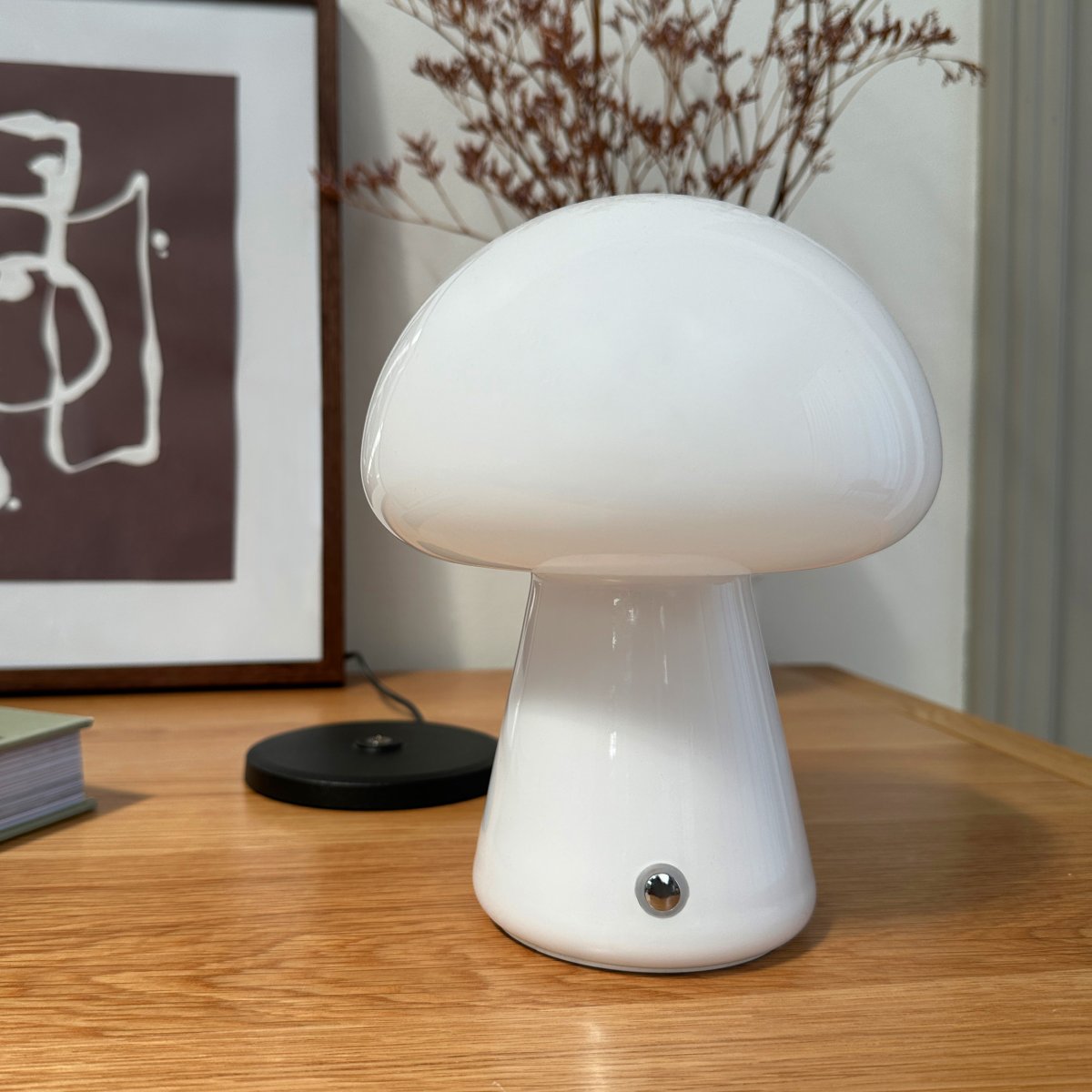 Morkel 20cm Weiß tragbare Von Dyberg Larsen - Dank seiner kompakten Größe und des kabellosen Designs lässt es sich überall leicht aufstellen und ist somit ideal für das Wohnzimmer, Schlafzimmer oder Büro.