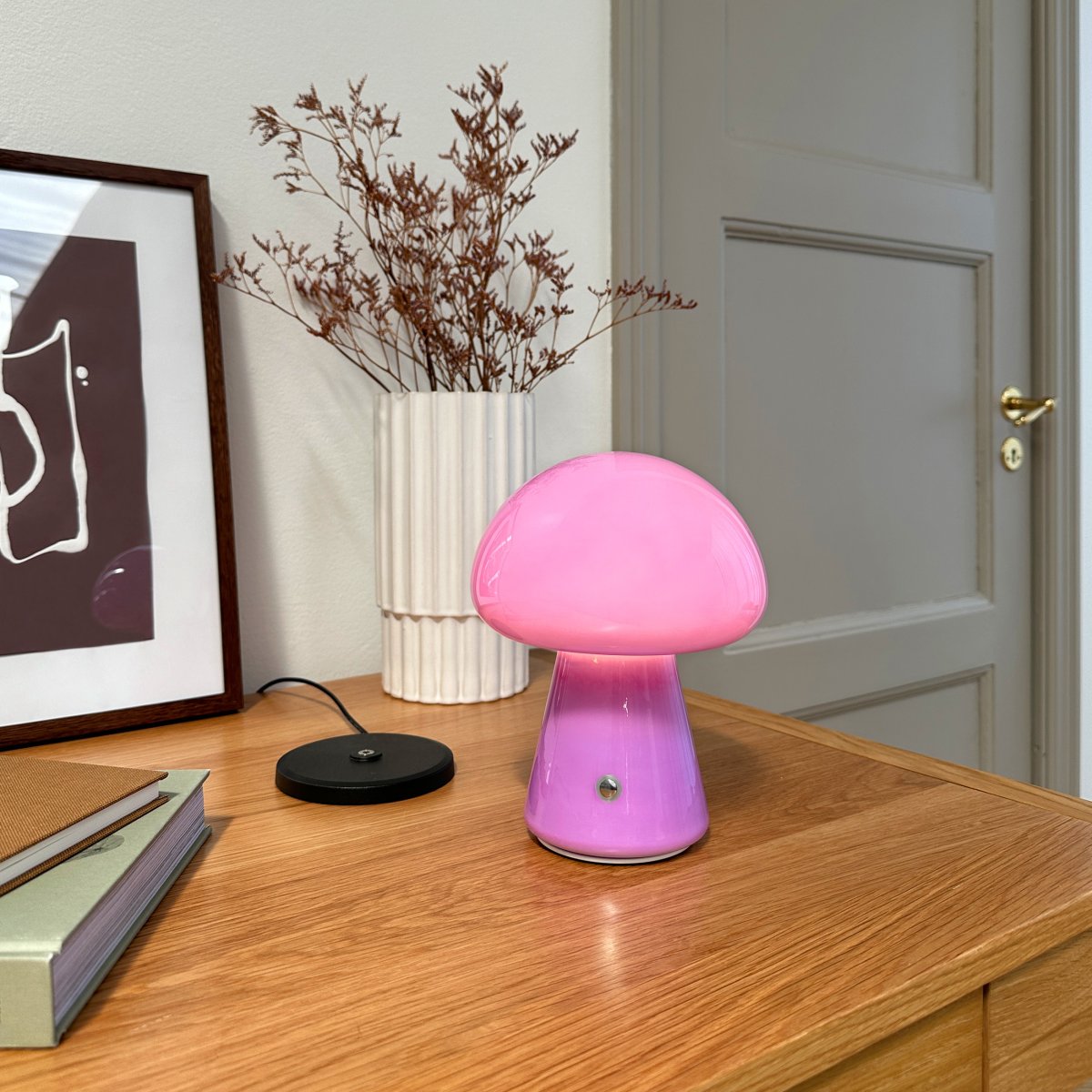 Morkel 20cm Lila tragbare Von Dyberg Larsen - Dank seiner kompakten Gr&ouml;&szlig;e und des kabellosen Designs l&auml;sst es sich &uuml;berall leicht aufstellen und ist somit ideal f&uuml;r das Wohnzimmer, Schlafzimmer oder B&uuml;ro.