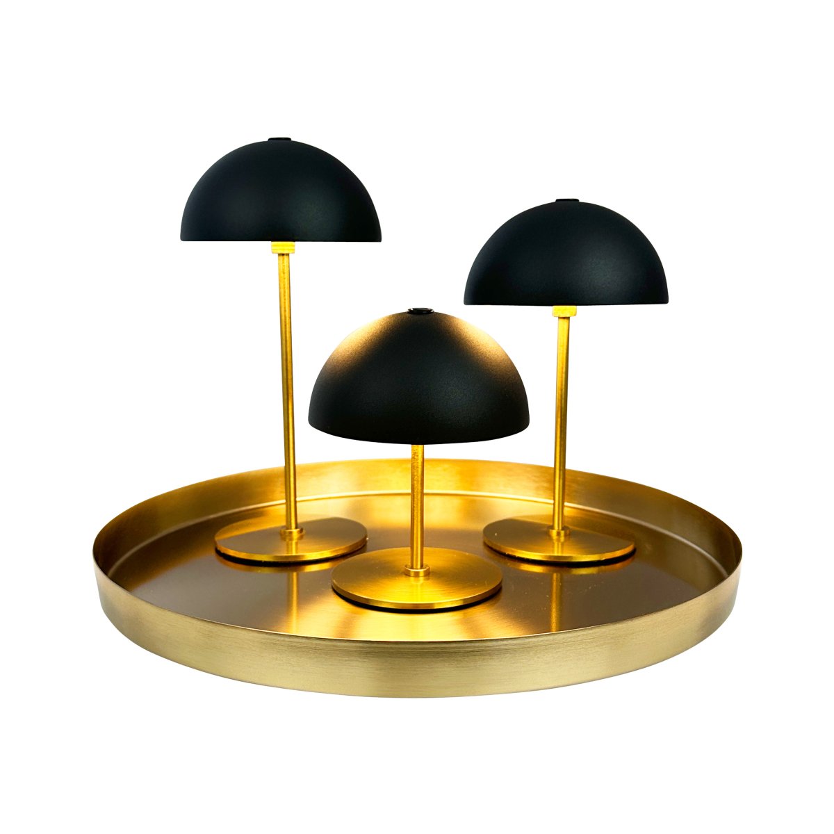 Along Set 20cm Schwarz tragbare Von Dyberg Larsen - Die kabellosen Lampen bestehen aus Messing mit farbigen Metallschirmen und verf&uuml;gen &uuml;ber drei blendfreie Lichtstufen, die f&uuml;r ein sanftes und angenehmes Licht sorgen.