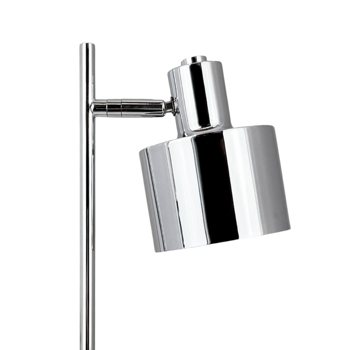 Ocean Mini 28cm Chrom tragbare Von Dyberg Larsen - Die Ocean Mini ist eine kompakte und wiederaufladbare Version der beliebten Tischleuchte, die Retro-Design mit moderner Funktionalit&auml;t vereint.