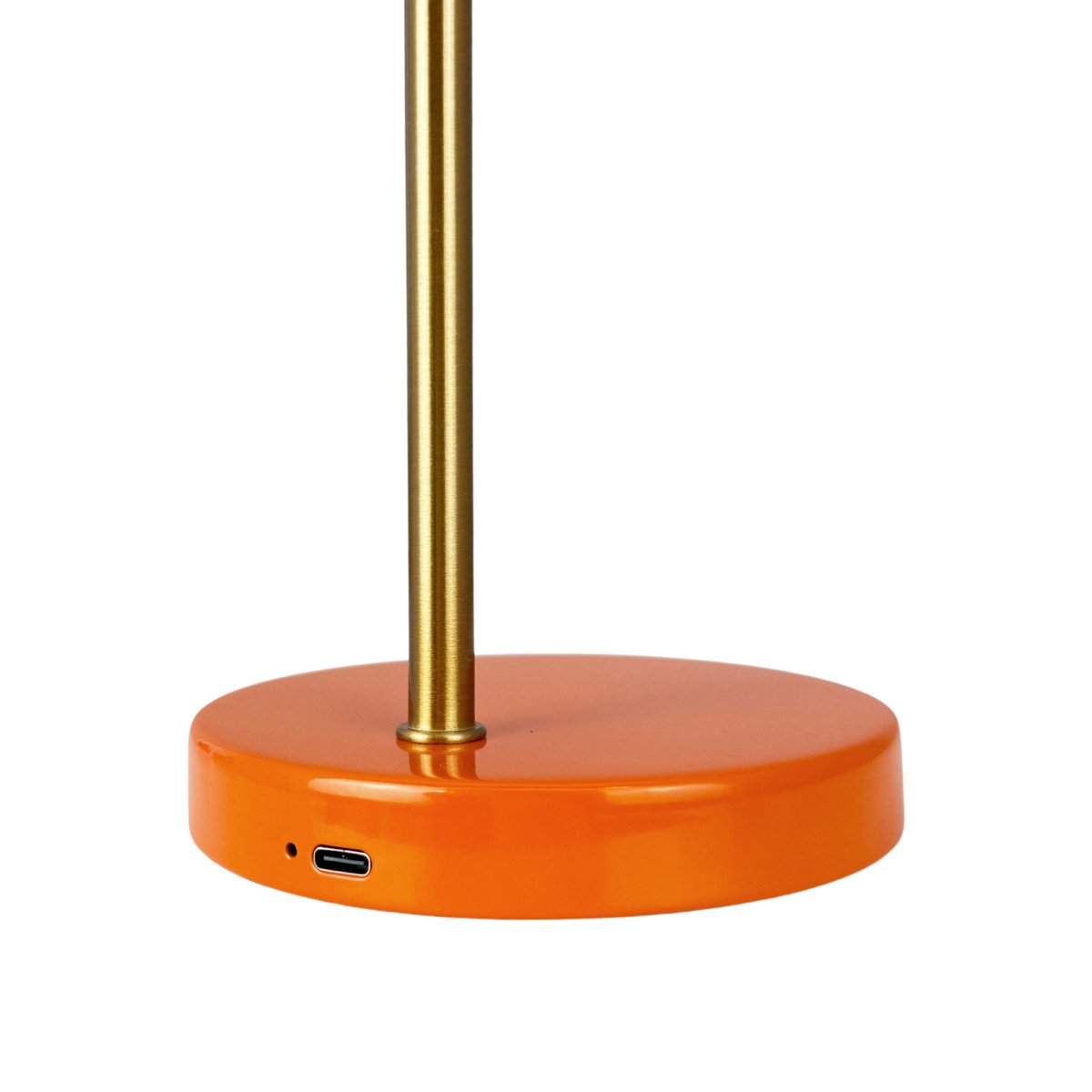 Ocean Mini 28cm Orange tragbare Von Dyberg Larsen - Die Ocean Mini ist eine kompakte und wiederaufladbare Version der beliebten Tischleuchte, die Retro-Design mit moderner Funktionalit&auml;t vereint.