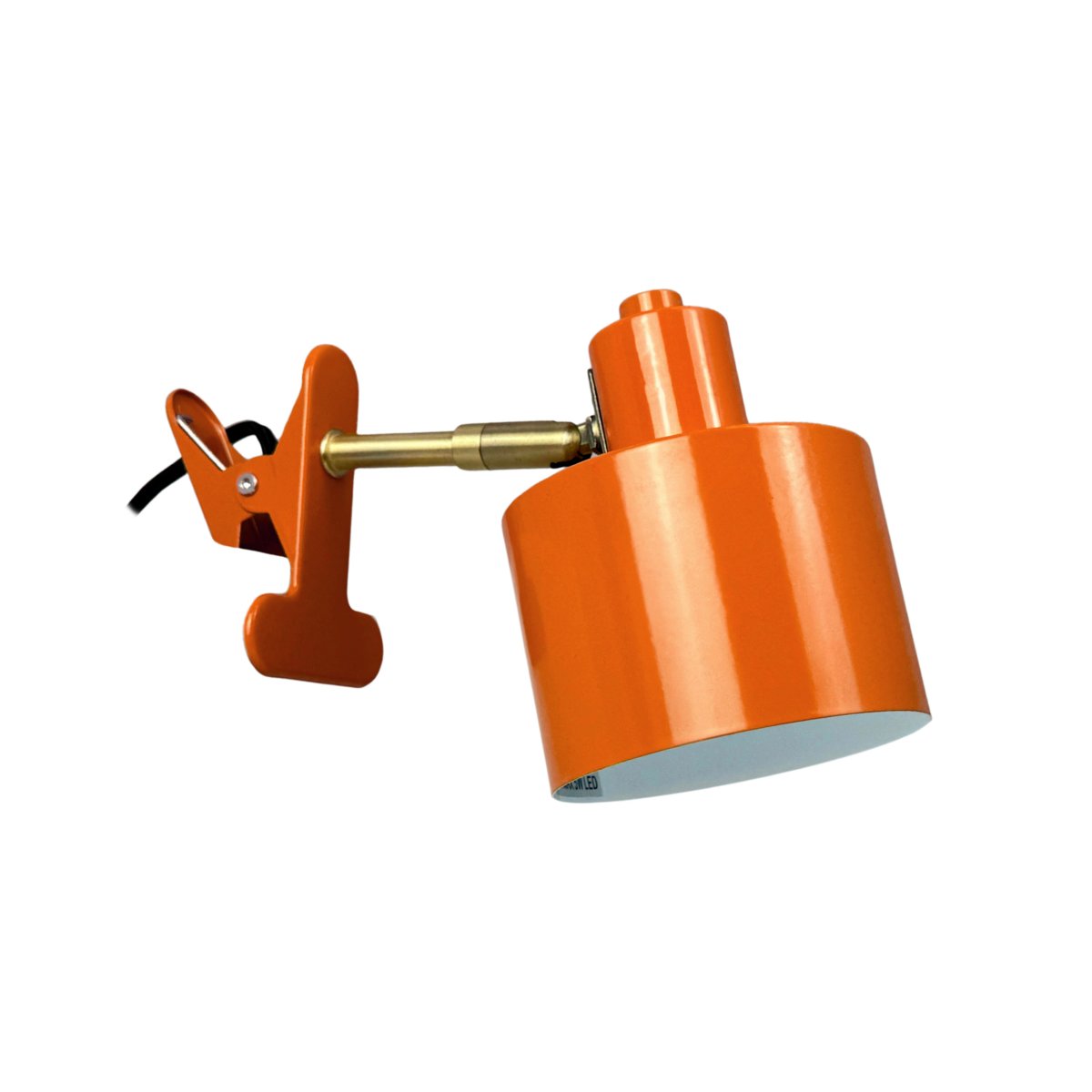 Ocean Orange klemmlampe Von Dyberg Larsen - Sie vereint Funktionalit&auml;t mit einem modernen und schlichten Design und schafft so eine ruhige und elegante Atmosph&auml;re.