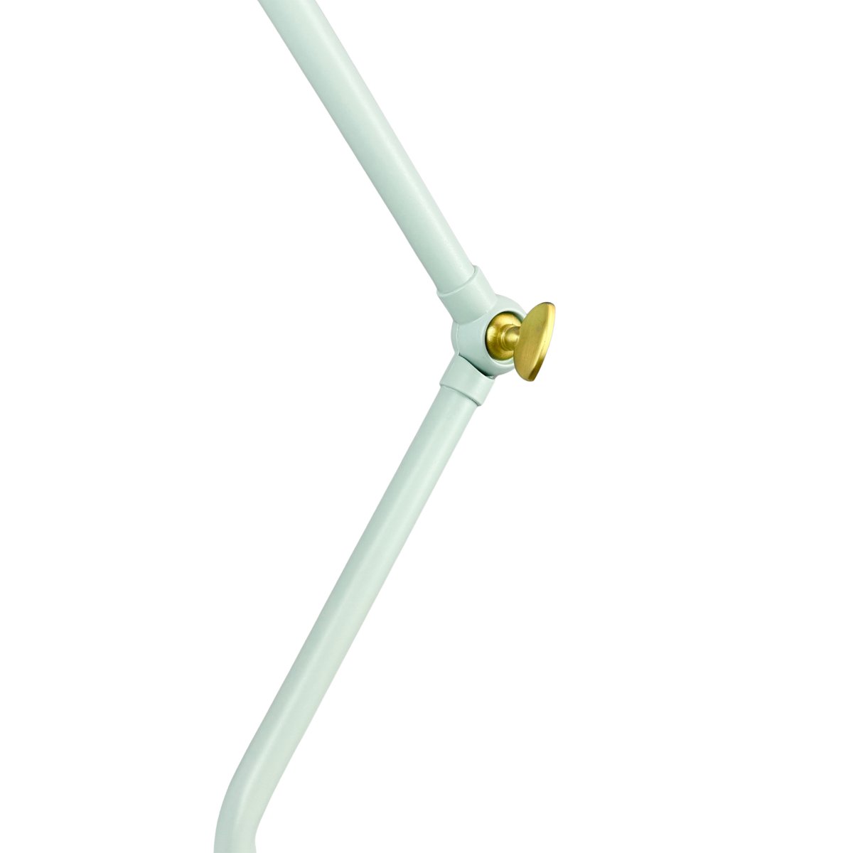Vela 45cm Mintgrün schreibtischlampe Von Dyberg Larsen - Dank zweier verstellbarer Gelenke lassen sich H&ouml;he und Winkel m&uuml;helos anpassen, und die dekorativen Details in Messingoptik sorgen f&uuml;r eine sanfte Verstellung.