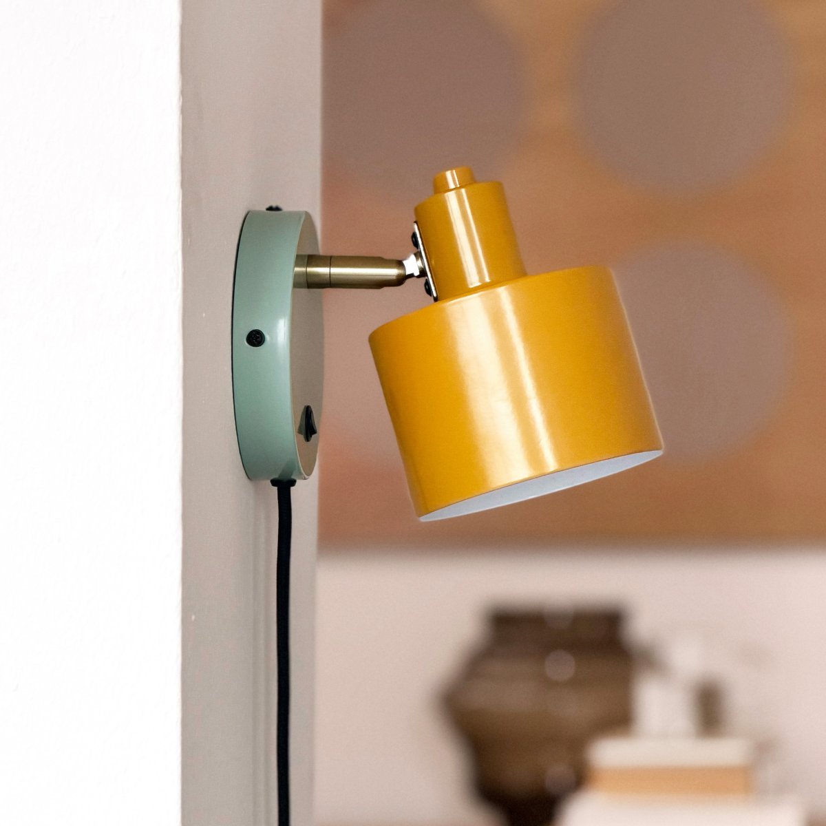 Ocean 16cm Mehrfarbig leselampe Von Dyberg Larsen - Stange und Arm aus handpoliertem Messing verleihen der Leuchte eine besondere Note, und die tiefe Farbgebung sorgt f&uuml;r ein harmonisches Gesamtbild.