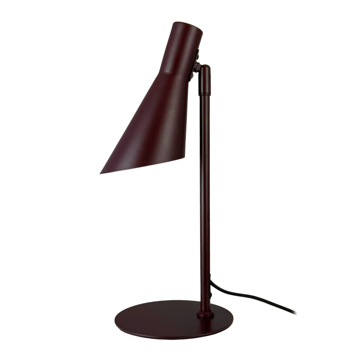 DL12 Mini 40cm Braun schreibtischlampe Von Dyberg Larsen - Ihr Schirm ist dreh- und neigbar, sodass Sie das Licht ganz einfach nach Bedarf ausrichten k&ouml;nnen.
