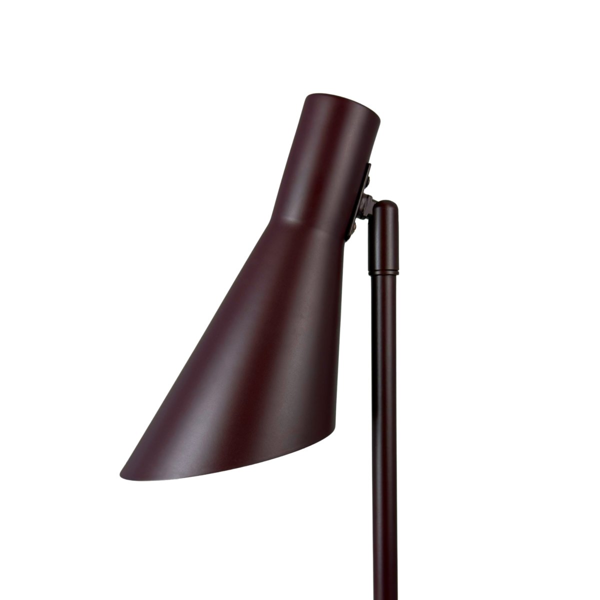DL12 Mini 40cm Braun schreibtischlampe Von Dyberg Larsen - Ihr Schirm ist dreh- und neigbar, sodass Sie das Licht ganz einfach nach Bedarf ausrichten k&ouml;nnen.