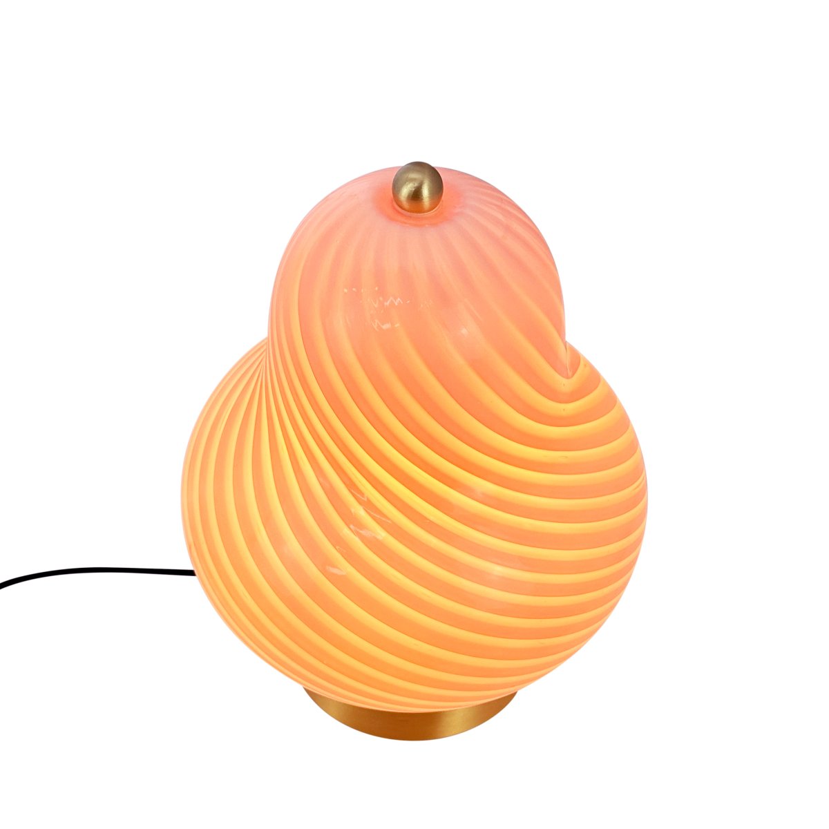 Lucy 20cm Rosa tischlampe Von Dyberg Larsen - Diese einzigartige Tischlampe aus rosa Glas mit wunderschönen Wirbelmustern ist eine farbenfrohe und verspielte Ergänzung für Ihr Zuhause.