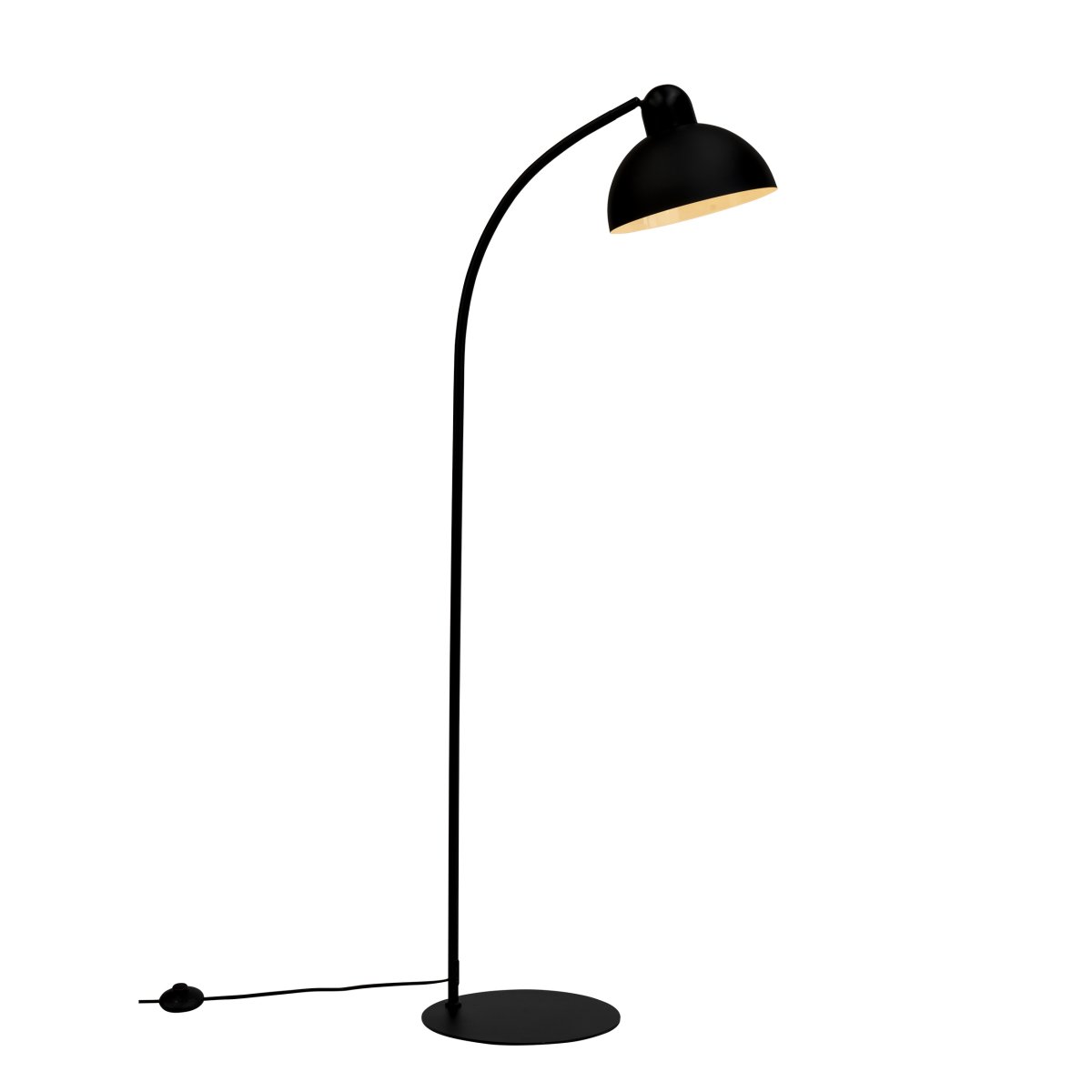 Eric Schwarz stehlampe Von Dyberg Larsen - Der stabile Sockel und die mattschwarze Oberfläche der Lampe sorgen für einen zeitlosen Look, der sich ideal sowohl für Wohn- als auch für Arbeitsräume eignet.
