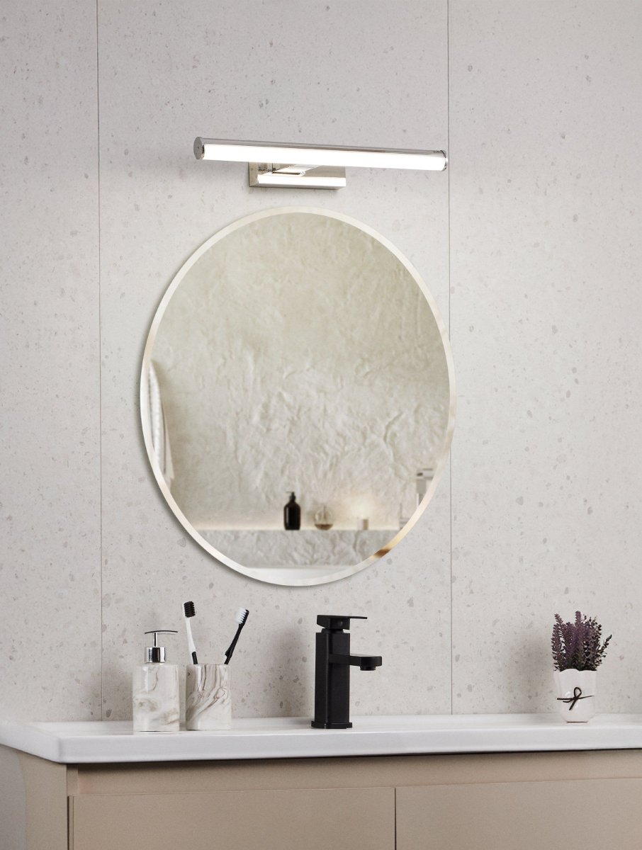 Vadumi 40cm Chrom badezimmerlampe Von Eglo - Die Vadumi Spiegelleuchte ist eine stilvolle und praktische Beleuchtung f&uuml;r das Badezimmer.