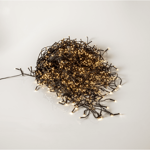 Eiszapfen-Lichterkette Shiny Warm White 24m Schwarz Von Star Trading - Die Schleife ist ungef&auml;hr 24 Meter lang und hat Eiszapfen in drei L&auml;ngen: 15, 35 und 55 cm.