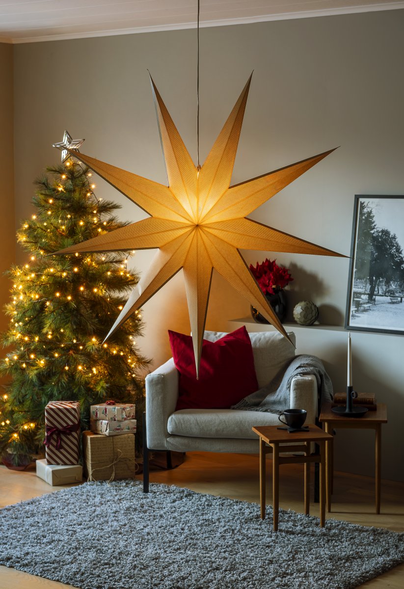 Papierstern Ø115 Beige Von Konstsmide - Das schlichte, elegante Design verbreitet ein sanftes und angenehmes Licht, das in der Advents- und Weihnachtszeit f&uuml;r eine harmonische Stimmung sorgt.