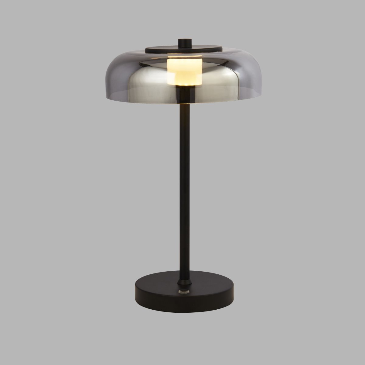 Frisbee 40cm Schwarz tischlampe Von Searchlight - Durch das minimalistische und elegante Design passt die Lampe hervorragend in Schlafzimmer, Büros und Wohnzimmer.