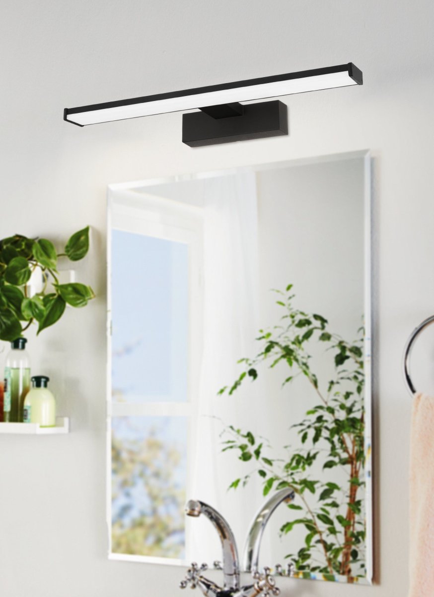 Pandella 40cm Schwarz badezimmerlampe Von Eglo - Die Lampe besticht durch ihr modernes Schwarz und die integrierte LED, die ein klares, wei&szlig;es Licht mit 4000 K und einem Lichtstrom von 900 Lumen erzeugt.