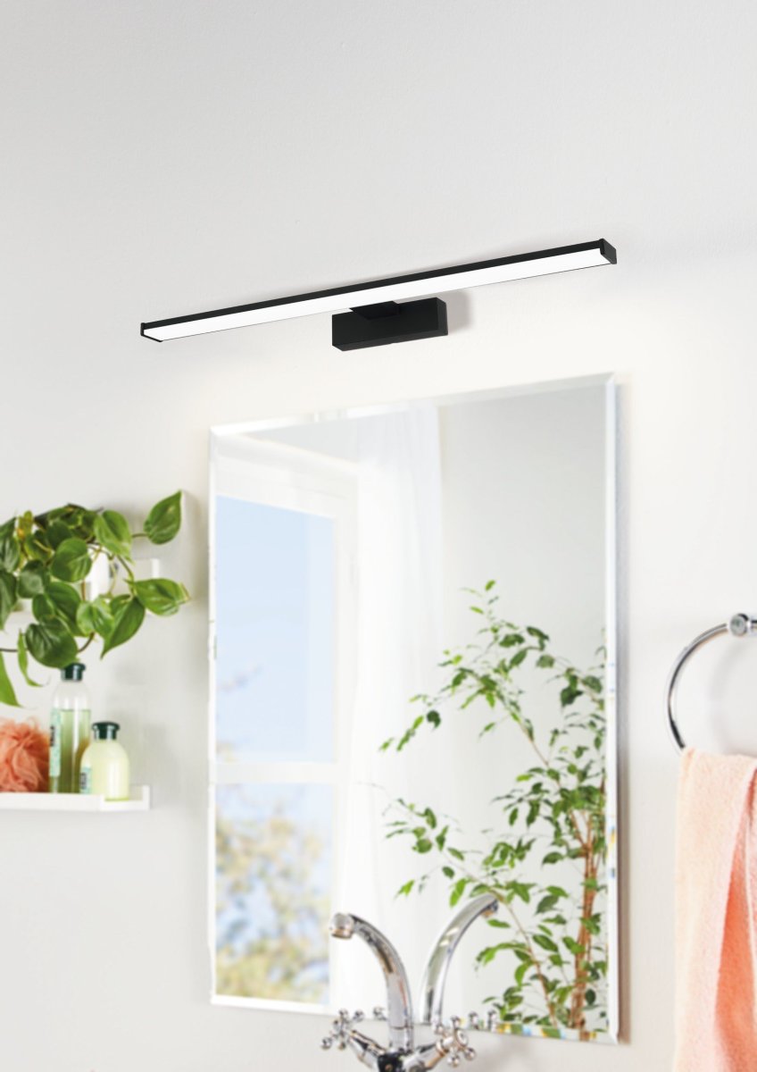 Pandella 60cm Schwarz badezimmerlampe Von Eglo - Die Lampe besticht durch ihr modernes Schwarz und eine integrierte LED, die ein klares, wei&szlig;es Licht mit 4000 K und einem Lichtstrom von 1350 Lumen erzeugt.
