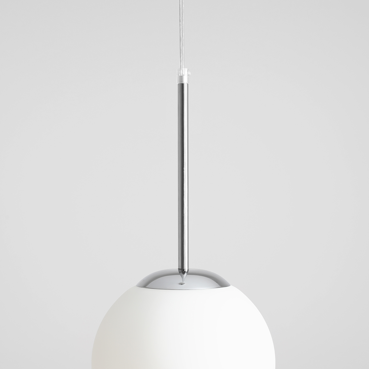 Bosso Ø20 Chrom hängelampe Von Artera - Die Leuchte verbreitet ein sanftes und angenehmes Licht und eignet sich daher ideal für die Platzierung über dem Esstisch, im Flur oder Wohnzimmer.