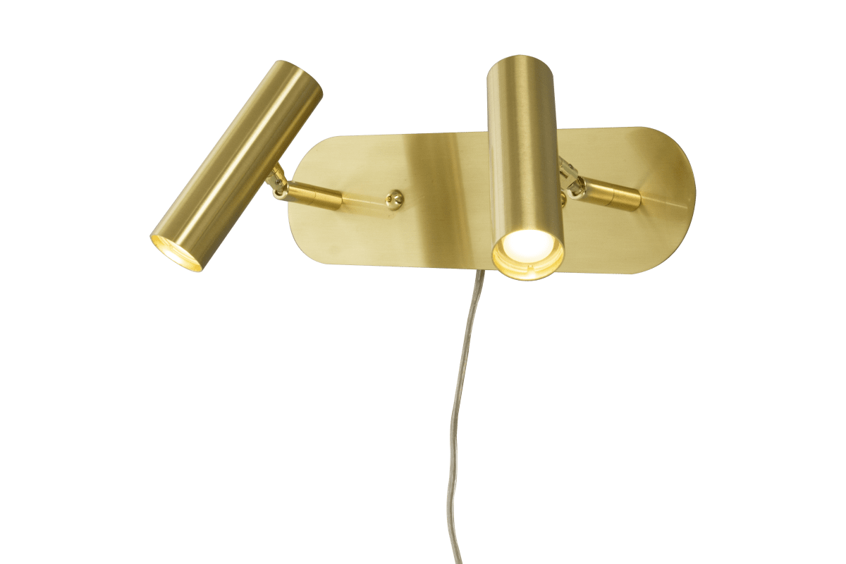 Artic Mattes Messing leselampe Von Aneta Lighting - 2 verstellbare K&ouml;pfe mit LED-Lichtquelle, die angenehmes warmwei&szlig;es Licht spendet.