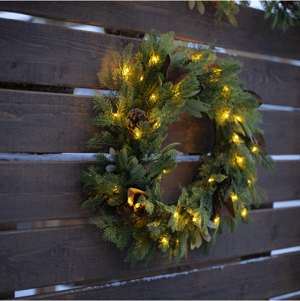 Mixi Ø60 Grün Von Star Trading - Der Kranz eignet sich sowohl f&uuml;r den Innen- als auch f&uuml;r den Au&szlig;enbereich und ist eine wundersch&ouml;ne Dekoration f&uuml;r T&uuml;ren oder W&auml;nde.