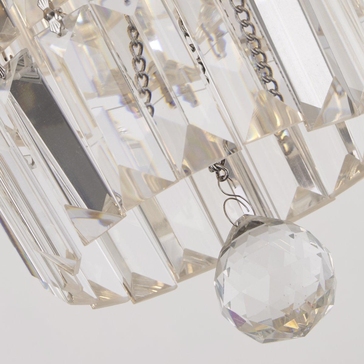 Empire Ø50 Chrom badezimmerlampe Von Searchlight - Das elegante Design und das wunderschöne, schillernde Lichtspiel der Lampe schaffen eine luxuriöse Atmosphäre, die Ihren Raum sofort verwandelt.