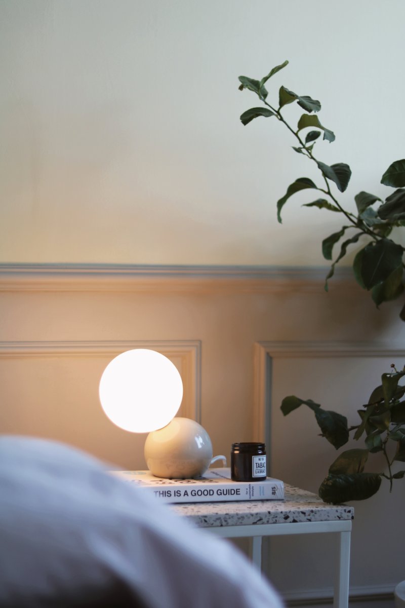 Ripley 17cm Beige tischlampe Von Globen Lighting - Das 2 m lange Kabel mit Netzschalter und Stecker ist im Lieferumfang enthalten.