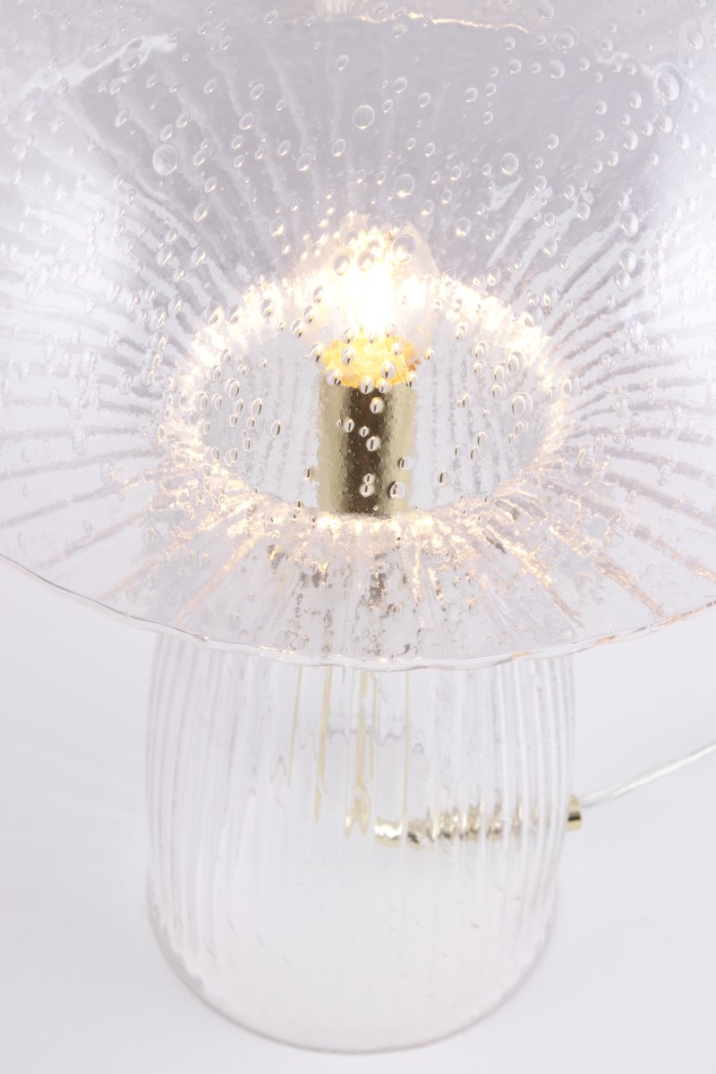 Fungo 42cm Transparent tischlampe Von Globen Lighting - Jede Lampe ist mundgeblasen und ein Unikat, was zu Abweichungen in Farbe, Glasdicke und Blasenanzahl führt.