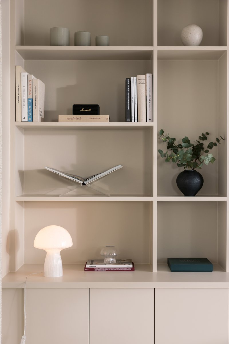 Fungo 30cm Weiß tischlampe Von Globen Lighting - Jede Lampe ist mundgeblasen und ein Unikat, was zu Abweichungen in Farbe, Glasdicke und Blasenanzahl f&uuml;hrt.