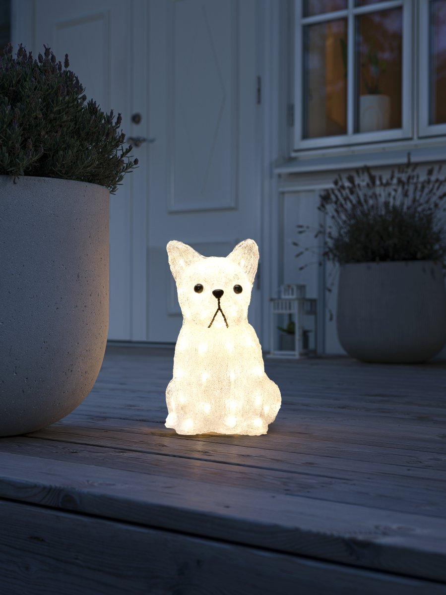 Hund aus Acryl Weiß Von Konstsmide - Er ist mit 48 LEDs ausgestattet, die ein sanftes und stimmungsvolles warmwei&szlig;es Licht verbreiten und so im Dunkeln einen wundersch&ouml;nen Lichteffekt erzeugen.