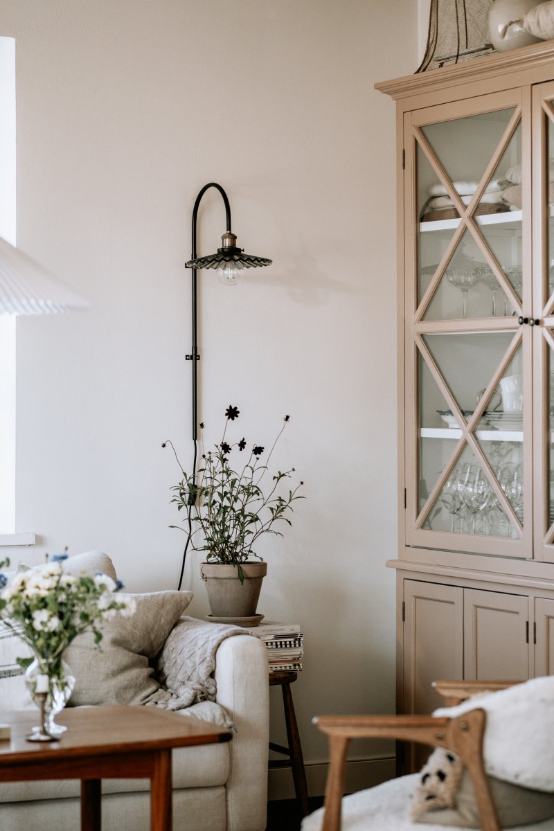 Cobbler 38cm Rauch/Schwarz wandlampe Von Globen Lighting - Der Durchmesser des Schirms beträgt 25 cm und die Gesamttiefe der Lampe von der Wand beträgt 38 cm.