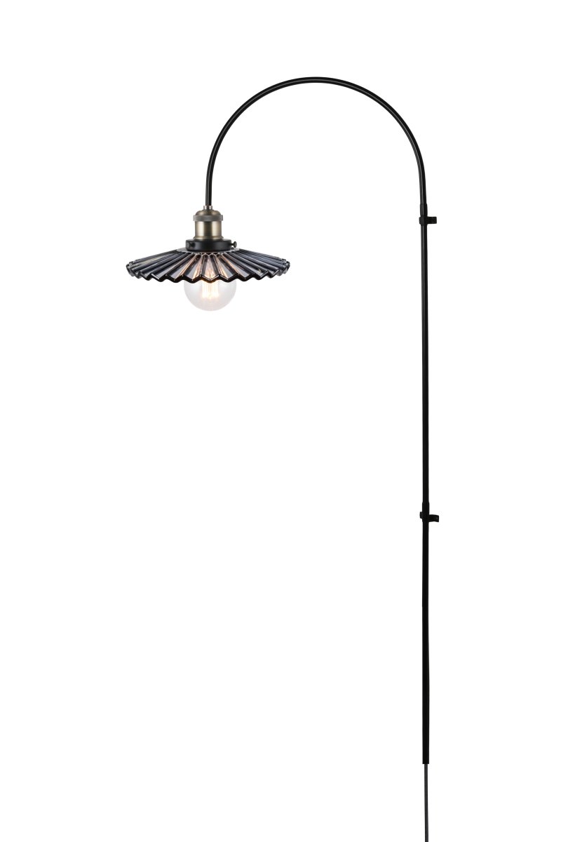 Cobbler 60cm Rauch/Schwarz wandlampe Von Globen Lighting - Der Durchmesser des Schirms betr&auml;gt 25 cm und die Gesamttiefe der Lampe von der Wand betr&auml;gt 38 cm.