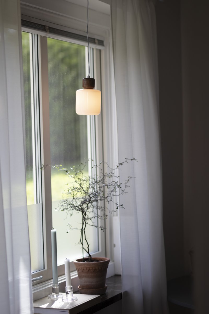 DOT Ø10 Weiß fensterlampe Von Globen Lighting - Lieferung mit 3,5 m langem Textilkabel mit Netzschalter und Stecker.