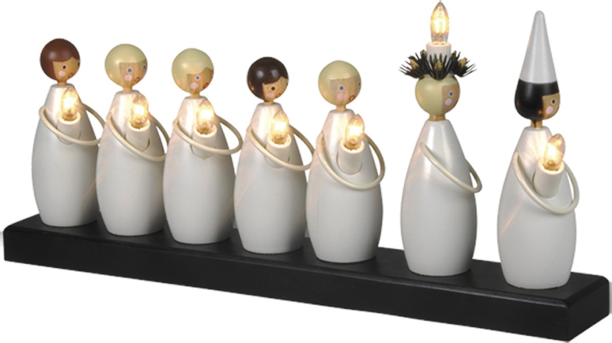 Lucia Choir Weiß Von Star Trading - Dekorieren Sie zur Lucia und Adventszeit, der Kerzenst&auml;nder sorgt f&uuml;r eine fantastische Weihnachtsstimmung im Fenster und auf dem Tisch.