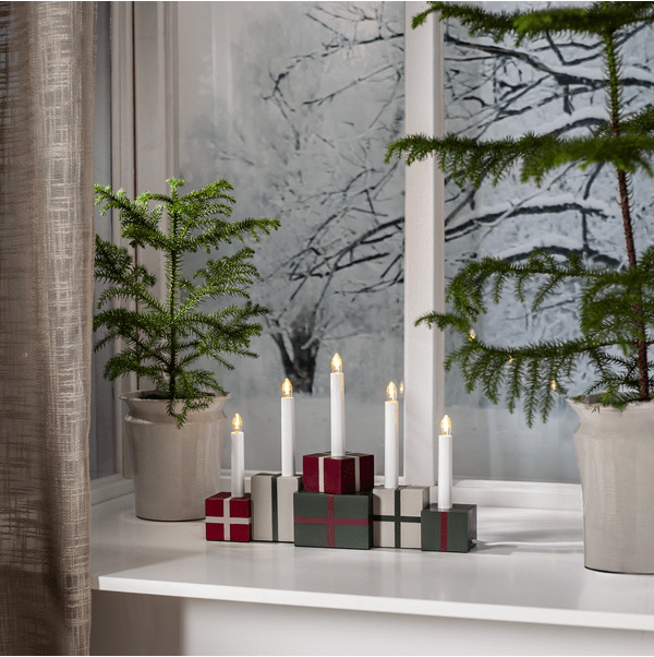 Christmas Gifts Mehrfarbig Von Star Trading - Der Kerzenst&auml;nder ist aus jedem Blickwinkel ein Blickfang und sorgt f&uuml;r eine gem&uuml;tliche Atmosph&auml;re.