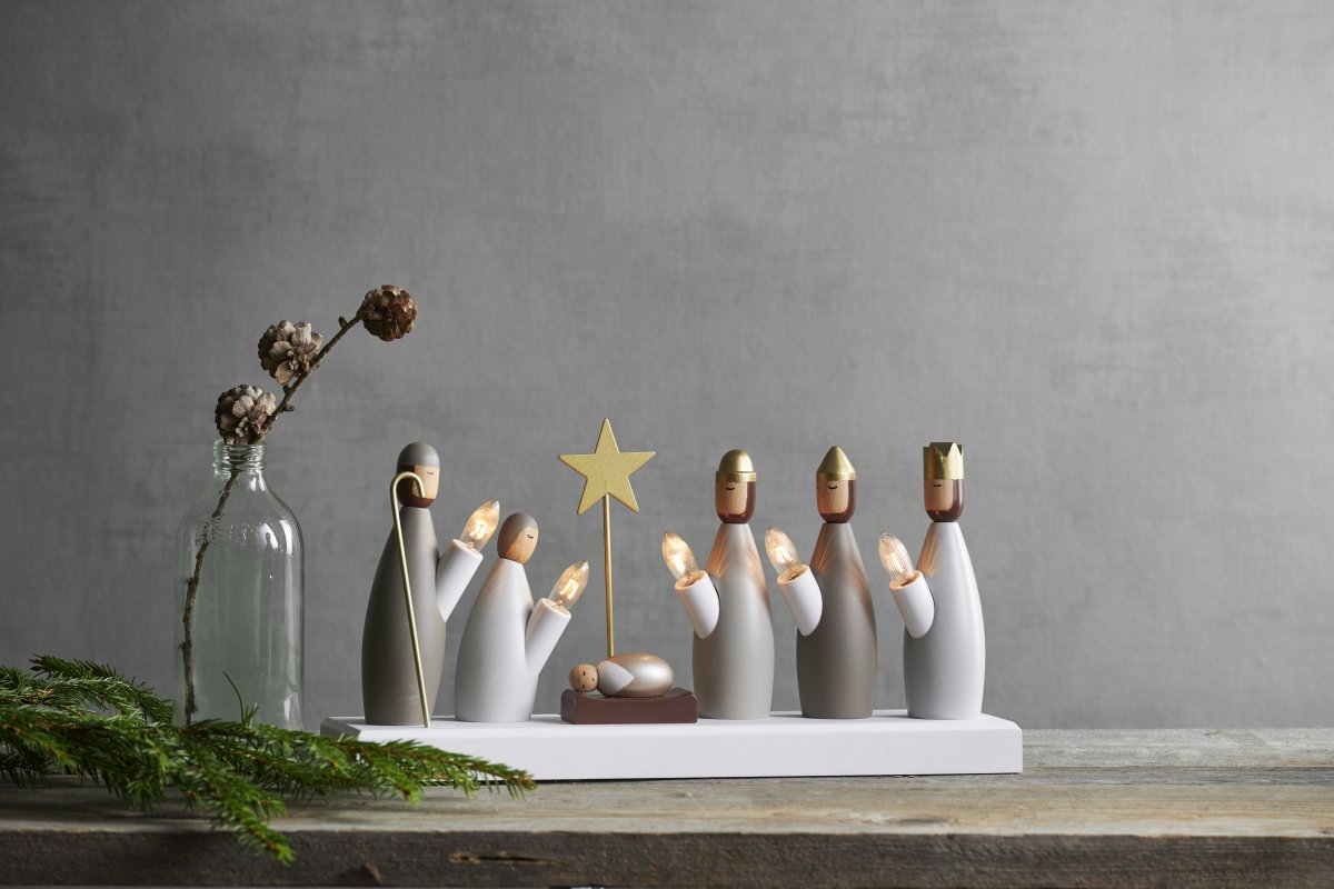 Nativity Candelabra Mehrzweck Von Star Trading - Platzieren Sie es auf einem Sideboard oder in einem Fenster und verbreiten Sie eine sch&ouml;ne Weihnachtsstimmung im Haus.