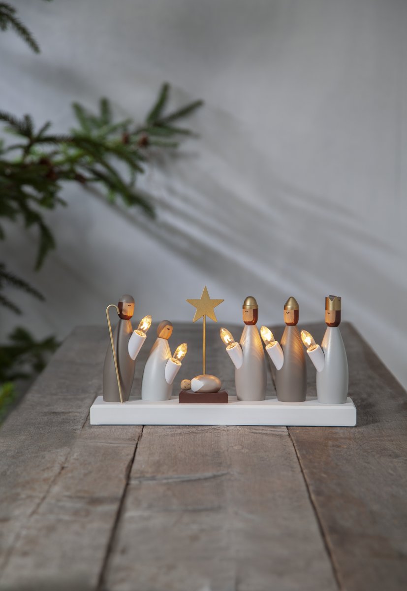 Nativity Candelabra Mehrzweck Von Star Trading - Platzieren Sie es auf einem Sideboard oder in einem Fenster und verbreiten Sie eine sch&ouml;ne Weihnachtsstimmung im Haus.