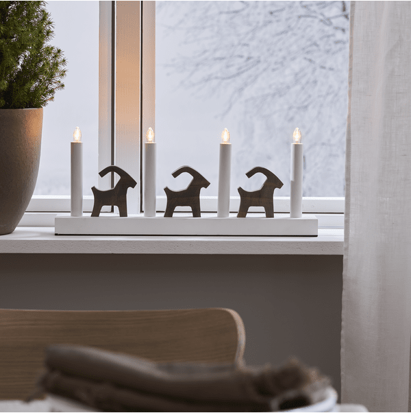 Bruse Weiß Von Star Trading - Weihnachtsb&auml;ume und Sockel aus Holz, kombiniert mit Metallrohren.