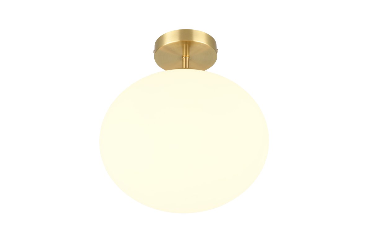 Fomento Ø30 Mattes Messing deckenleuchte Von Trio Lighting - Die Kombination aus mattem Messing und wei&szlig;em Glas erzeugt ein Gef&uuml;hl von Luxus und Eleganz.