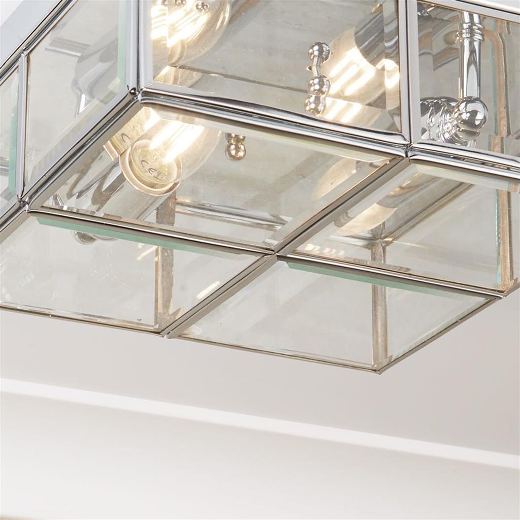 Pisa 25cm Chrom deckenleuchte Von Searchlight - Die quadratischen Paneele aus poliertem Chrom und klarem Glas erzeugen ein spannendes Lichtspiel und ein interessantes Design, das die Blicke auf sich zieht, ohne den Raum zu dominieren.